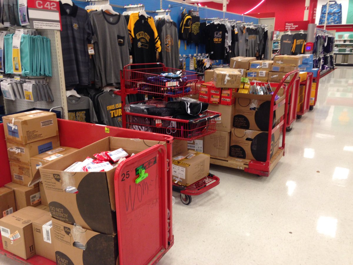 samiebirdie's tweet photo. At 1944 we ❤️ to 💲FILL💲 the floor! #BringOnTheSales @kristin_raby https://t.co/9r77NiYN9i