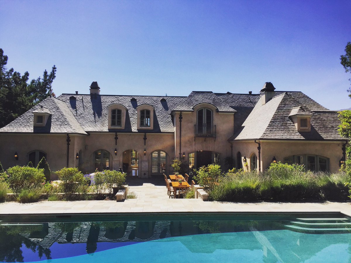 MeaganVMW's tweet image. Waiting for our guests to arrive at #VMwareCodeHouse @codechix #womenintech #vmwareu