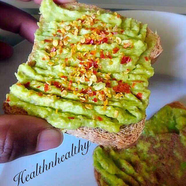 Natachyy's tweet photo. Spicy avocado spread #flaxbread #fitfam #wellness @HealthnHealthy1 https://t.co/eV2gHWRt67