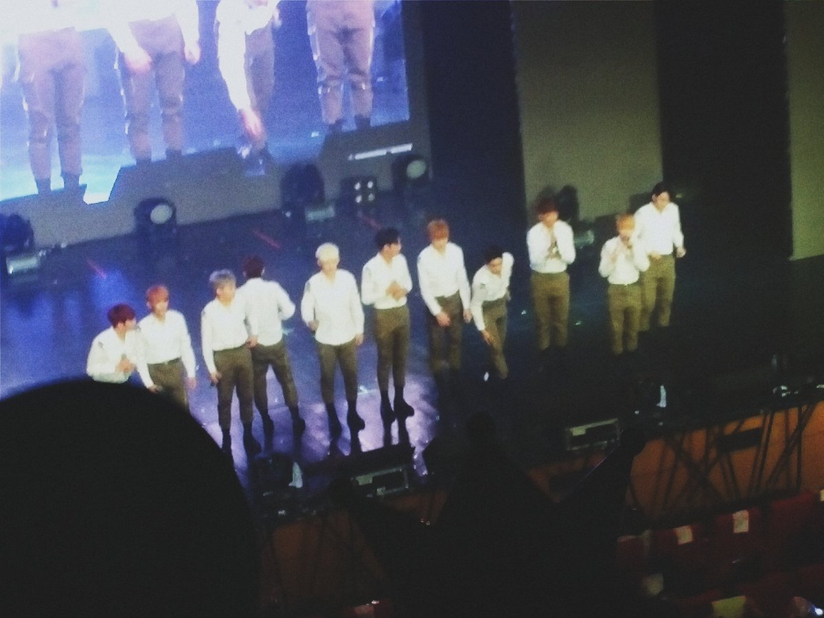woahnu's tweet photo. My seat was pretty near. I can see their faces clearly, lowkey i just have a bad camera :< #ShiningDiamondsinManila https://t.co/XxMZCgKbPK