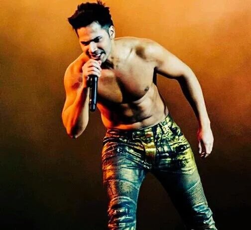 iFaridoon's tweet image. Electrifying performance by @Varun_dvn at #OracleCenter #SanJose..moist eyes during #Chunar #DreamTeamHungama