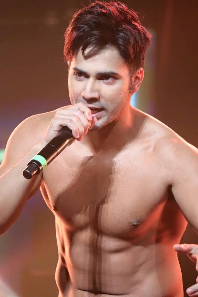 iFaridoon's tweet image. Electrifying performance by @Varun_dvn at #OracleCenter #SanJose..moist eyes during #Chunar #DreamTeamHungama