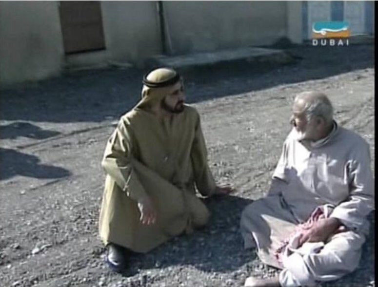 khalid222fanz07's tweet photo. صور من التواضع '' من تواضع لله رفعه ''
- اوباما مع عامل نظافه
- محمد بن راشد مع رجل كبير بالسن 
- نور بتيشيرت الاهلي https://t.co/5OIokwPMxE