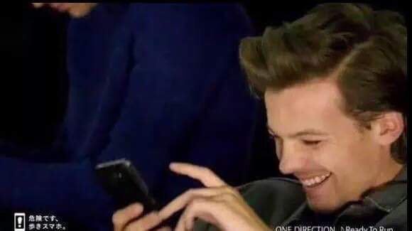 Airah_Tomlinson's tweet photo. Other fandoms watching another fandom's drama like:

#SelenaEndedJustinParty 😂🙌🏽 https://t.co/p0oJMMBCdM