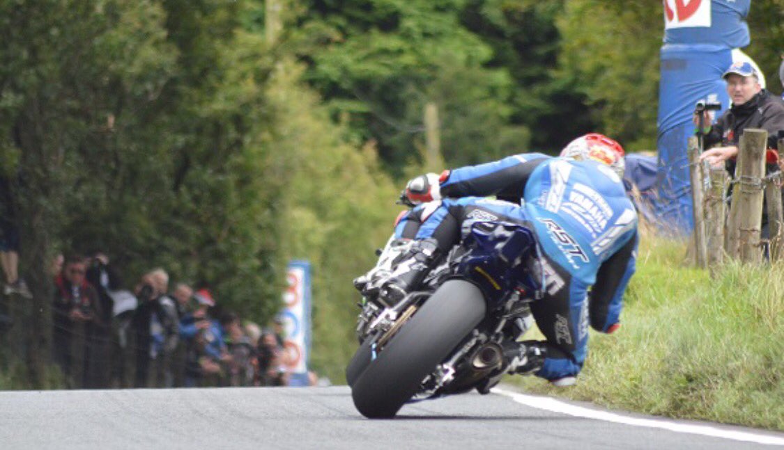 OliverSoye's tweet photo. Took this pic of @Kneenmachine55 @UlsterGrandPrix @rst_motodirect @martrainracing - The Kink with @kevpinder77 #ugp https://t.co/TWBP2rAf1T