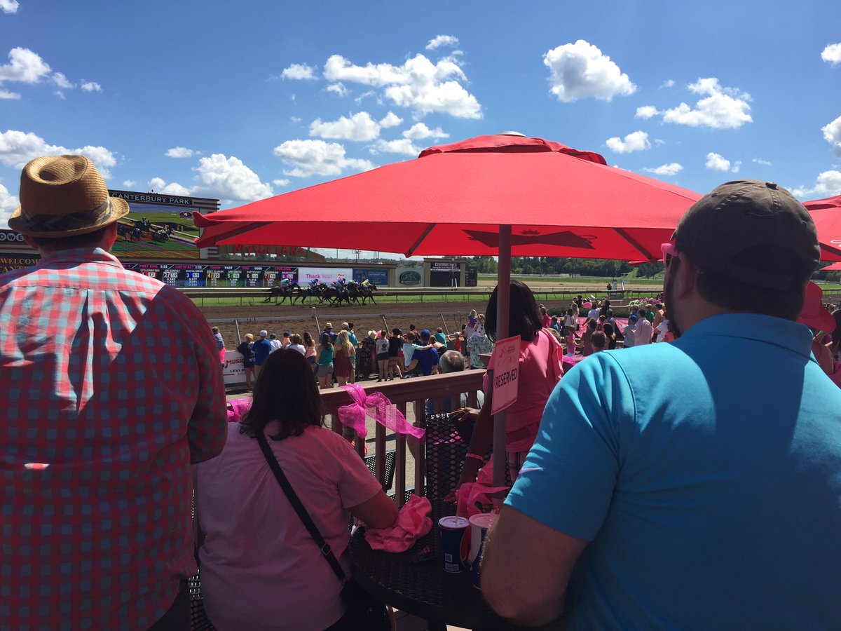 lexandthecities's tweet photo. #FRFH yay! My horse Smiling Charlie won! @mistertoro @Mikejgale1 $7 baby! @HopeChestMN @CanterburyPark https://t.co/aTCDAyCXhs