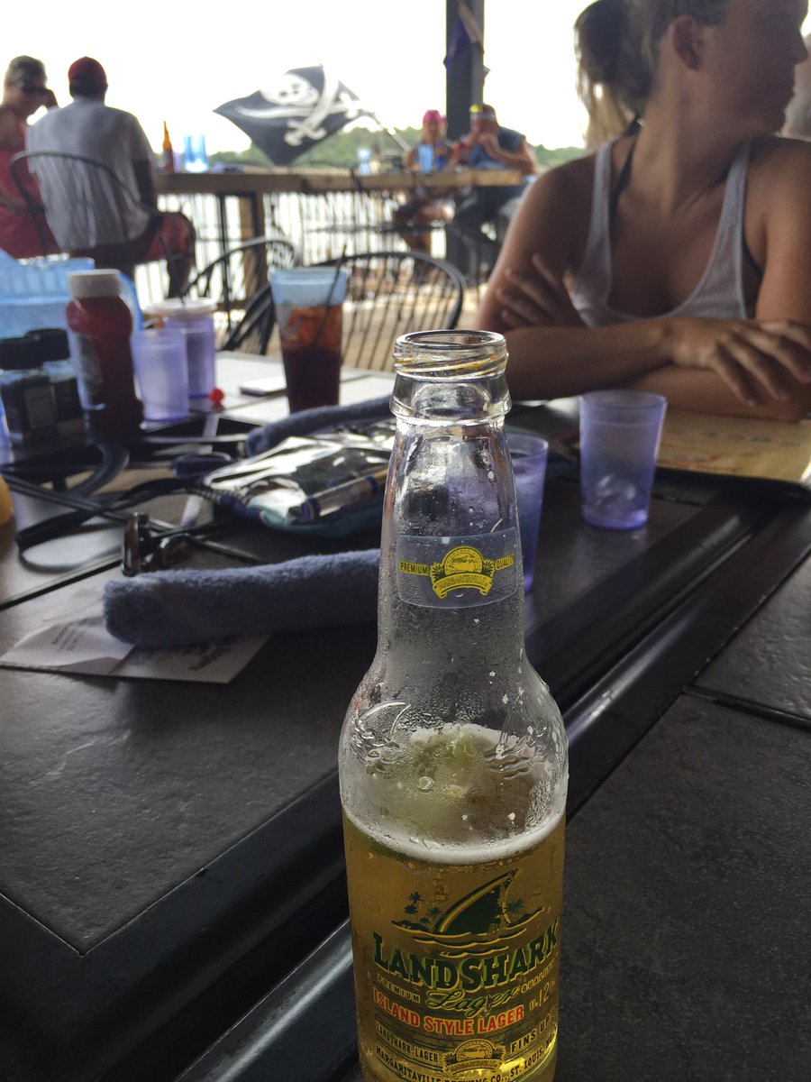 MFAJason's tweet photo. @JollyRogersGrub on a Sunday afternoon listening @GraysonWood.  No better way to spend the afternoon! #LandShark https://t.co/UHZkezMWRt