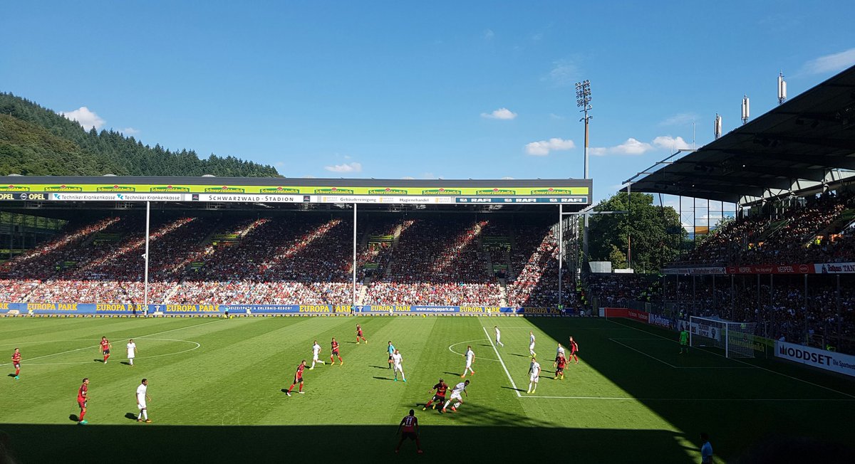 bettercallsimon's tweet photo. Testkick @scfreiburg vs. @acmilan! #SCFACM https://t.co/zqfamIsm4C