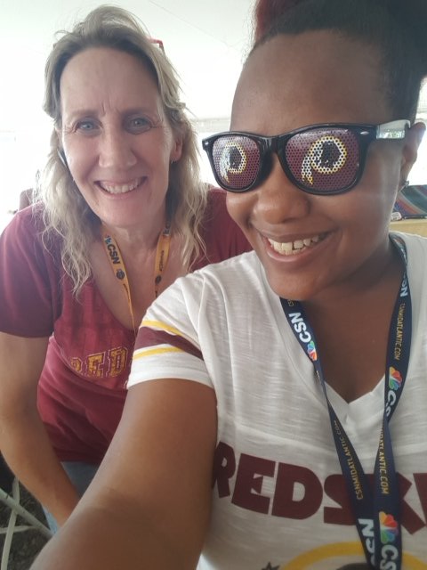 iSimplyKia's tweet photo. Selfie with @wandaredskins #RedskinsSocialDay #skinscamp #Redskins https://t.co/QBpwNJev5v
