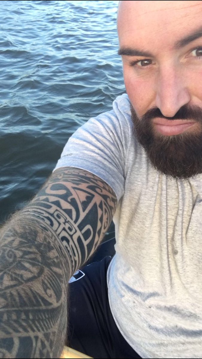 TheCanoeMen100's tweet photo. Canoemen Neil out on the water this evening. #canoemen #training #dedication https://t.co/205Vqr7HSL https://t.co/yH2CKQBPYP