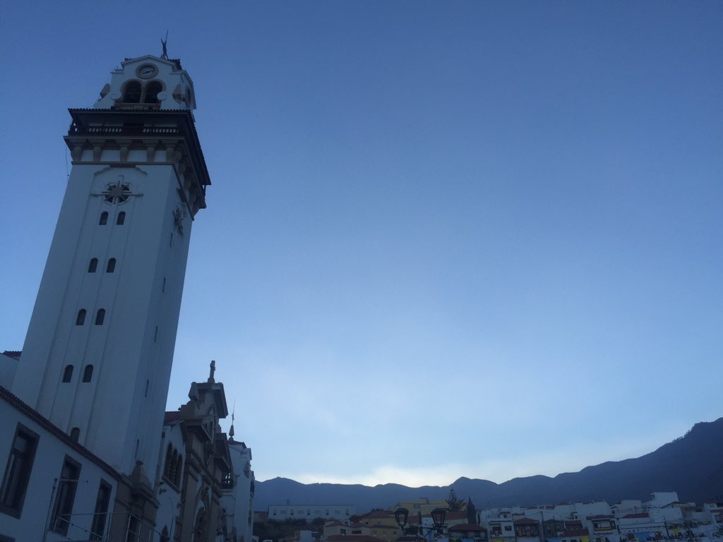 Antena3Canarias's tweet photo. La tarde, en Candelaria, apacible para acoger a los peregrinos... #Candelaria2016 https://t.co/nZJ66TDAzt