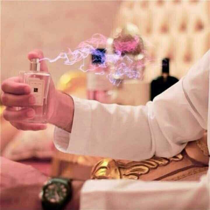 B9Psc's tweet photo. الورد ياخذ له من اوصافك وصوف 
والعطر ياخذ له من انفاسك  عطر
واللي قدر يجمع وصايفك بحروف
مثل الذي يقدر على  جمع المطر https://t.co/bXiW3HwG5r