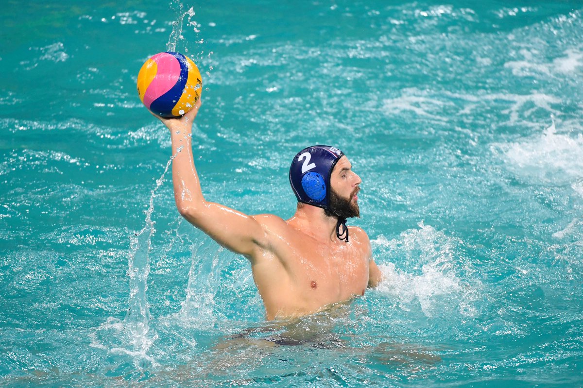 FFNatation's tweet photo. #waterpolo #FRACRO: But de Rémi #Saudadier à la fin du 1er quart temps. Les Bleus mènent 3-2. #Rio2016 https://t.co/eQn4juB3aG