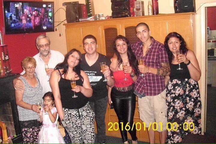 EmaKapap's tweet image. Familia fin de año