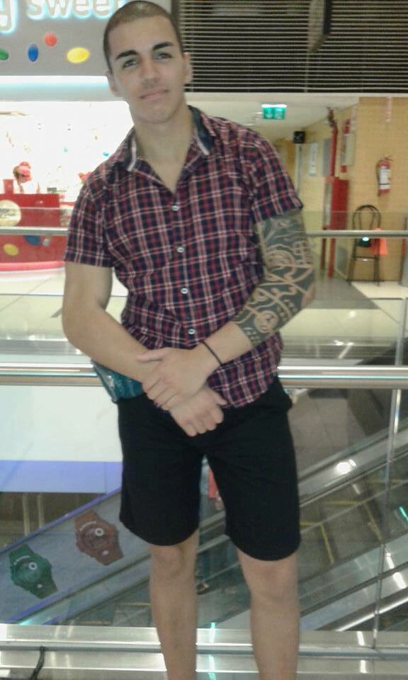 EmaKapap's tweet image. Shopping con ella