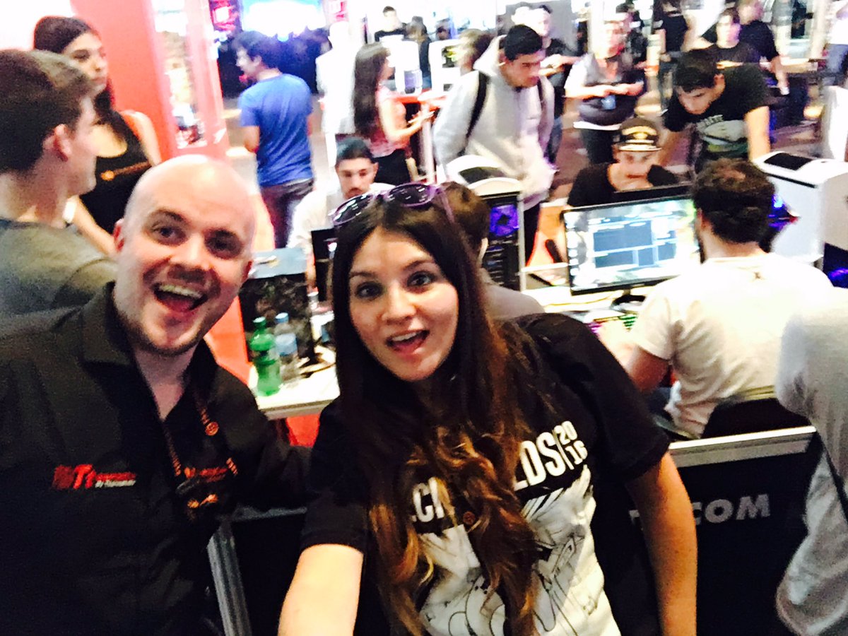 Aquí en <a href="/TECNOFIELDS/">TECNOFIELDS</a> torneo de #leagueoflegends junto a <a href="/thermalatino/">Thermaltake Latino</a> &lt;3