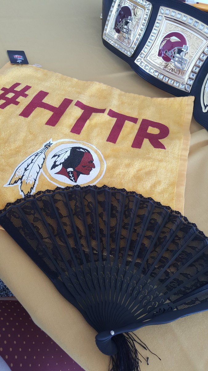 iSimplyKia's tweet photo. My key to #hotday survival lol #httr a towel &amp; a fan!! #RedskinsSocialDay #skinscamp #redskins @CSNRedskins https://t.co/LtLrmqlVeQ