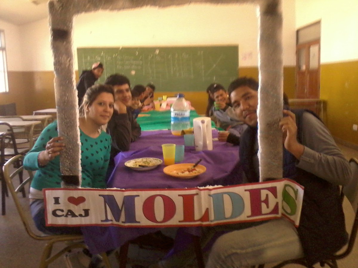 MIRTASULCA1's tweet photo. Otro almuerzo mas d Caj Moldes https://t.co/BEU91ekZfE