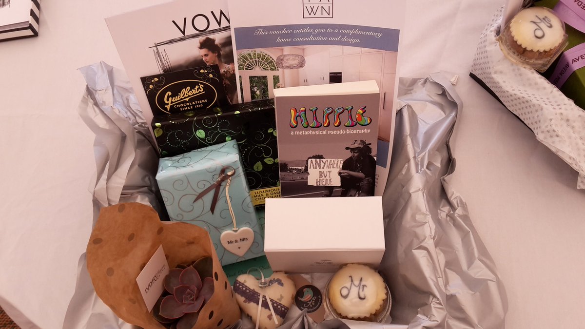 <a href="/Lakefestuk/">Lakefest</a> more newlywed gifts courtesy of @VowMag from <a href="/TheIvoryFlowers/">Ivory Flowers</a> <a href="/sweettricycle/">The Sweet Tricycle</a> <a href="/dollywhatnot/">Dolly What Not</a> <a href="/CakeBristol/">Abi</a>