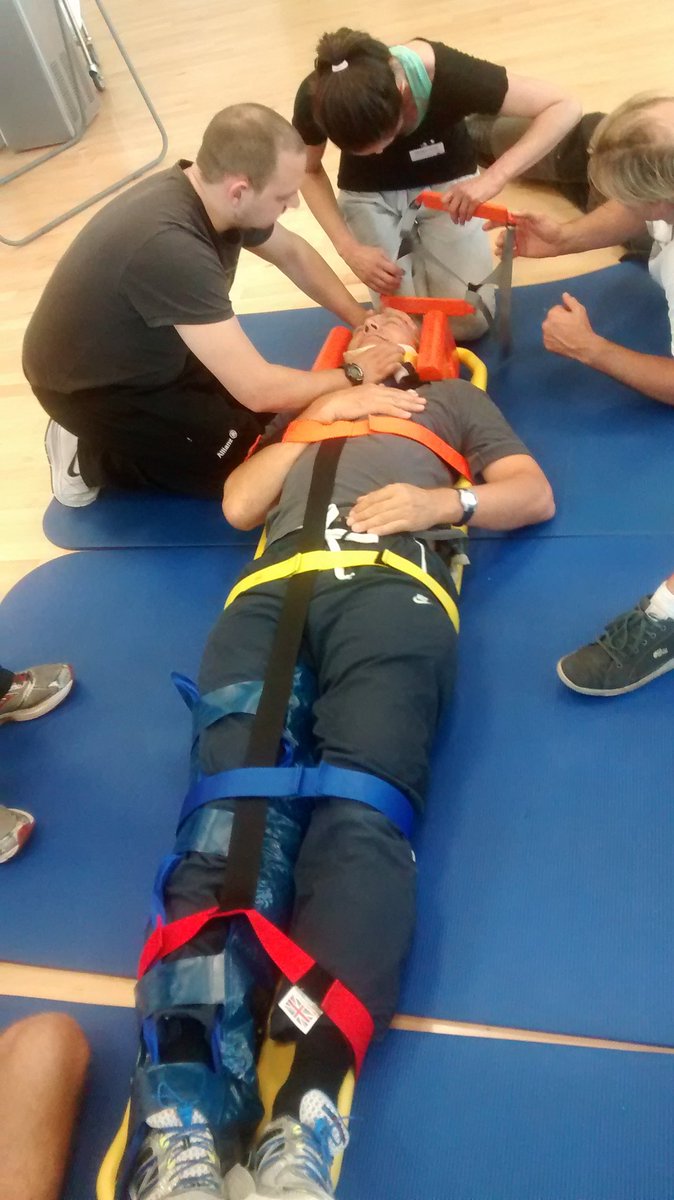 Lubasmedical's tweet image. Day 2 on the #sportstrauma course in London. #spinalmanagement #splinting #CPD Well done to all the candidates 👏