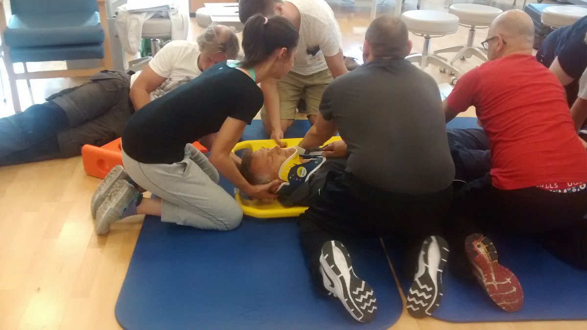 Lubasmedical's tweet image. Day 2 on the #sportstrauma course in London. #spinalmanagement #splinting #CPD Well done to all the candidates 👏