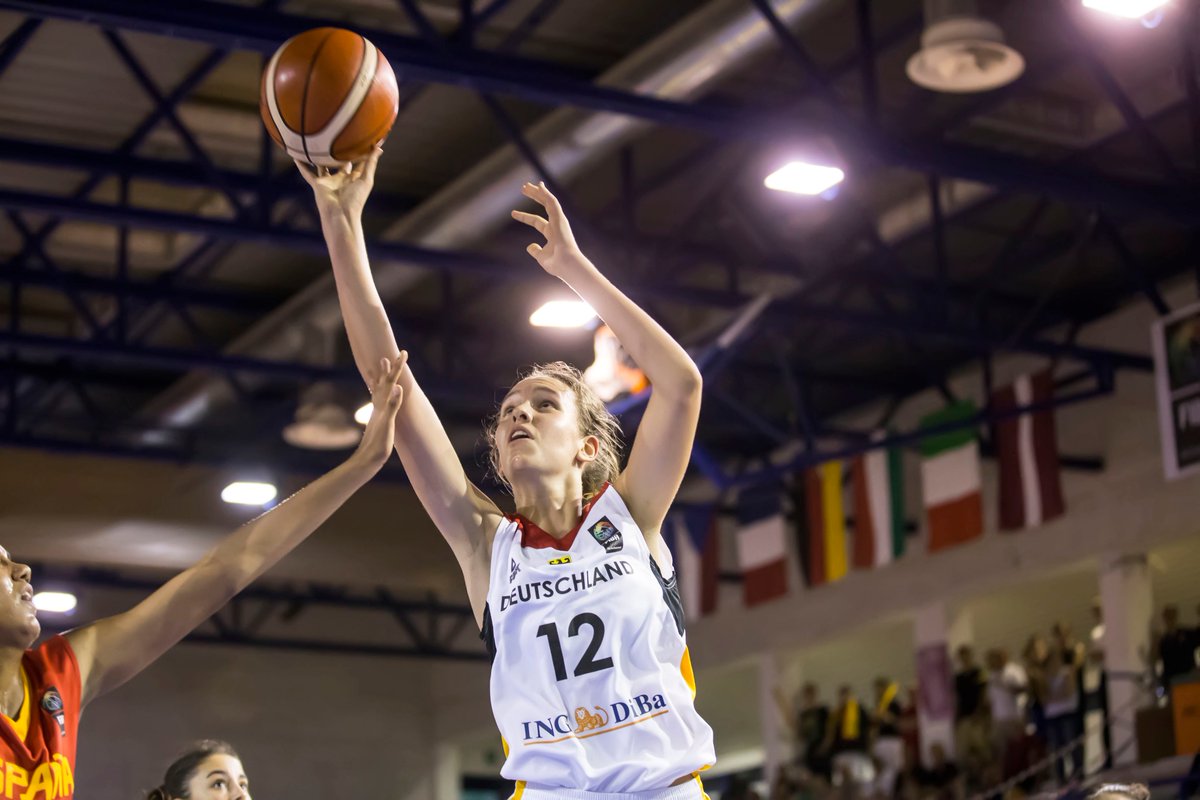 FIBA's tweet photo. Women’s #FIBAU16Europe Final: @DBB_Basketball 🇩🇪 48-64 @baloncestofeb 🇪🇸 https://t.co/5hSJMu4nqf