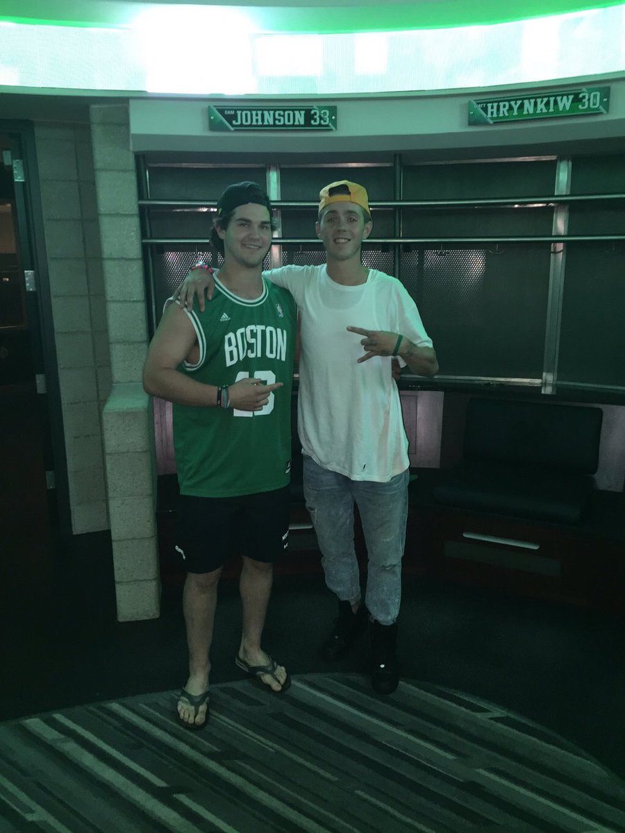itsyaboiiceej's tweet photo. Happy birthday big dog, I know you're celebrating accordingly π #nodudleys #huets @SammyAdams https://t.co/Enl0rtZTAN
