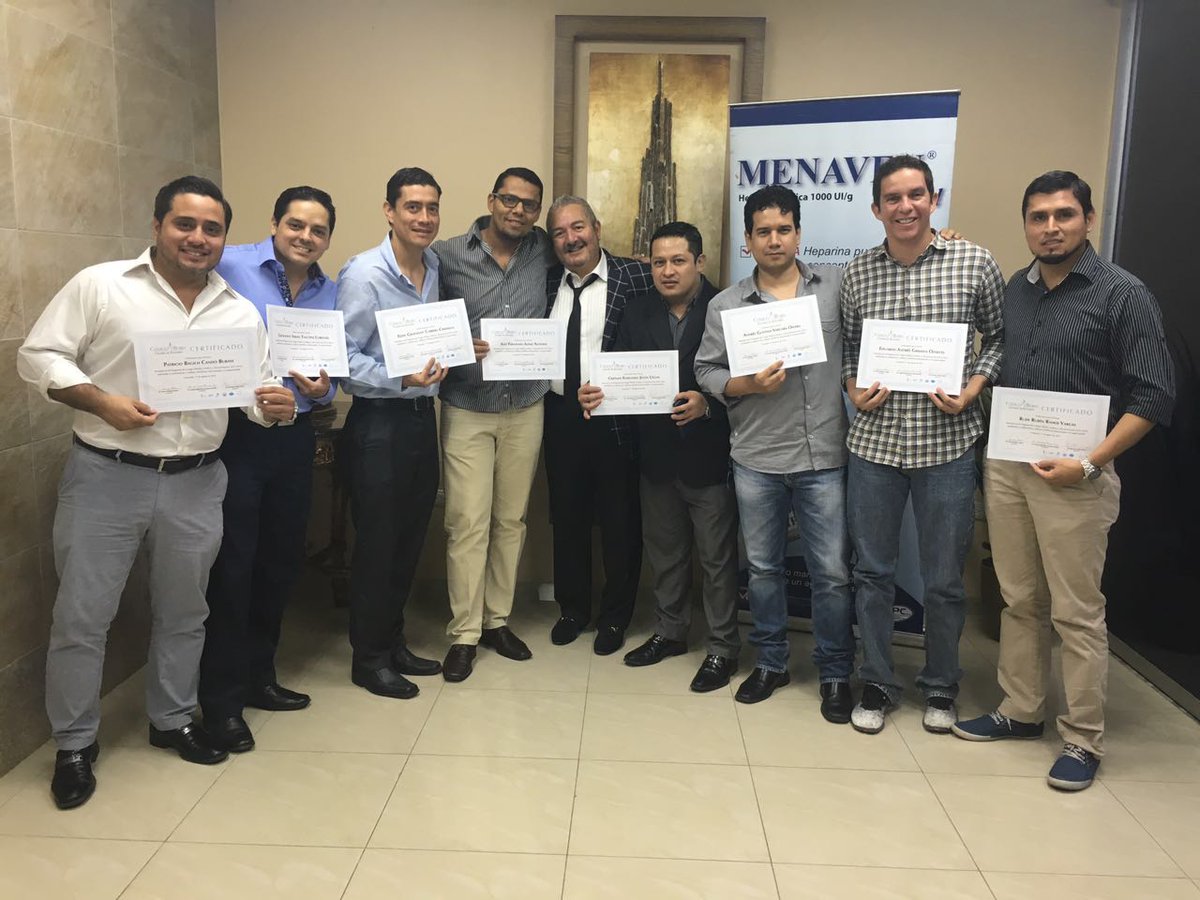 AlexFernandoAl9's tweet photo. Entrega de certificados de pasantía en Clinica Borja #cirugiaestetica https://t.co/iQ2Ih6yBG9