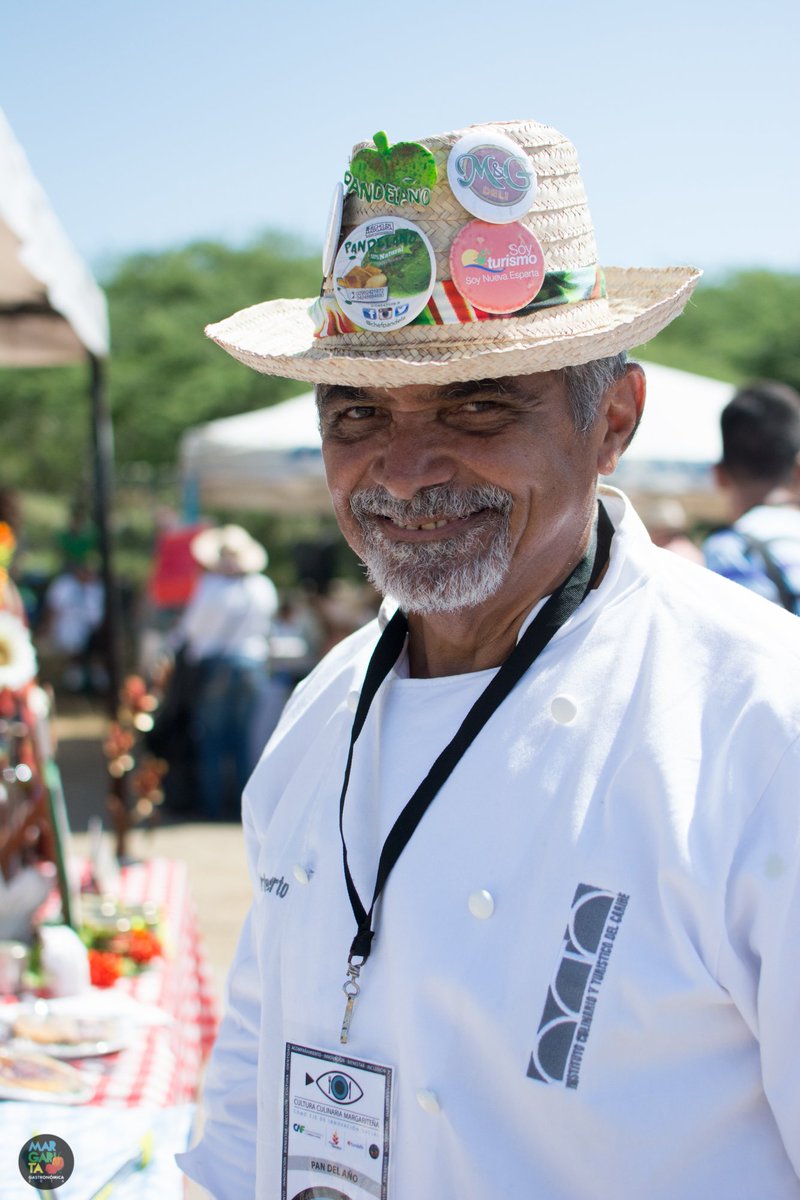 SaborMargarita's tweet photo. La #3raFeriaDelPulpo de #PlayaMoreno El sabado 13 se lleno de sabor #Pampatar #MargaritaGastronomica Apoyando https://t.co/4fuorKvKk5