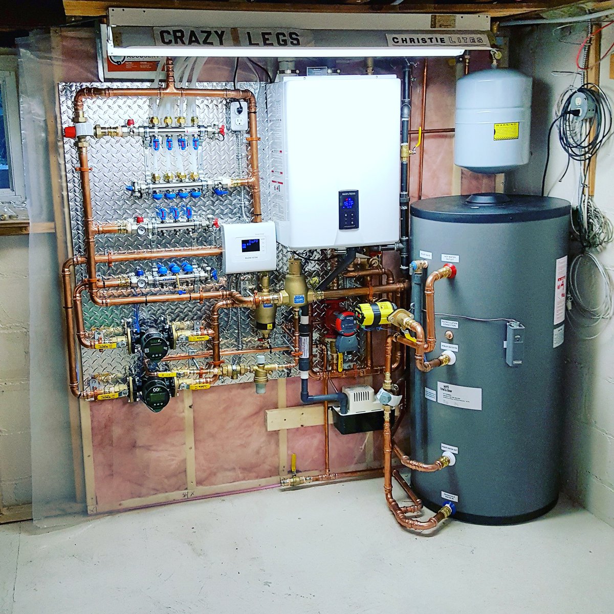 AaronBondCanada's tweet photo. Installed! #navien https://t.co/fsQCE2YdmN