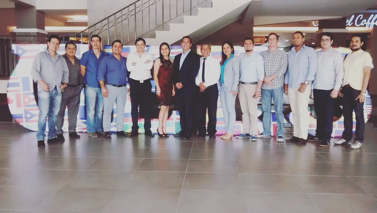 AlexFernandoAl9's tweet photo. Culminacion del taller de Microcirugia con el Dr Cristian Astudillo #Microcirugia #UEES #cirugiareconstructiva https://t.co/oD5I3vxLoN