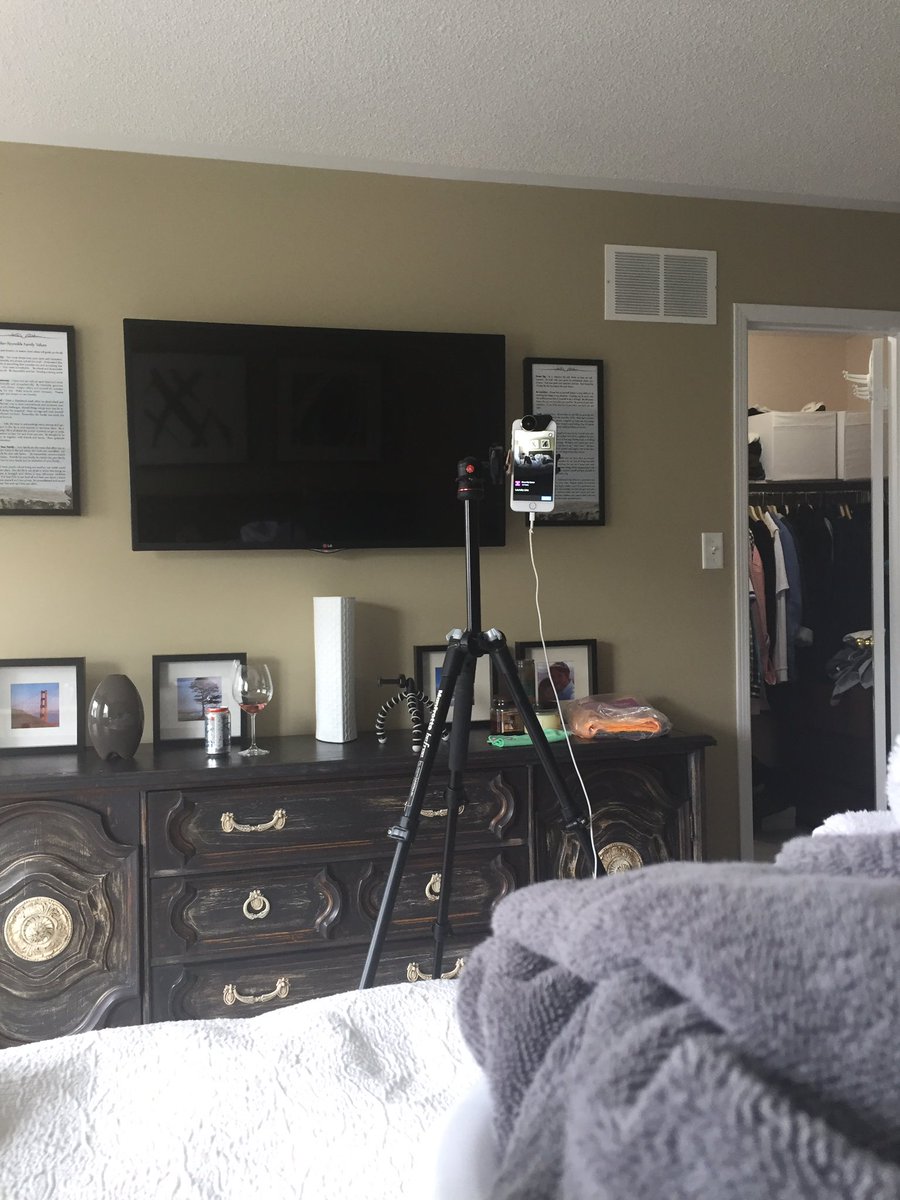 MelissaMaker's tweet photo. Our first ever FACEBOOK LIVE is happening In a couple of minutes at 5 PM EST! Join in for laundry talk! #CMSLIVE https://t.co/N5nxmRPYRo