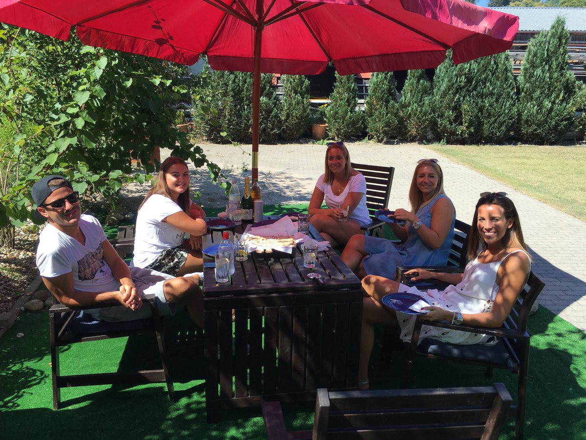 HopfingerDE's tweet photo. meine aidamädels aus kabine 5302 waren heute zu besuch! schön wars 😀 #aida #anytimebar https://t.co/WAFfCupdgD
