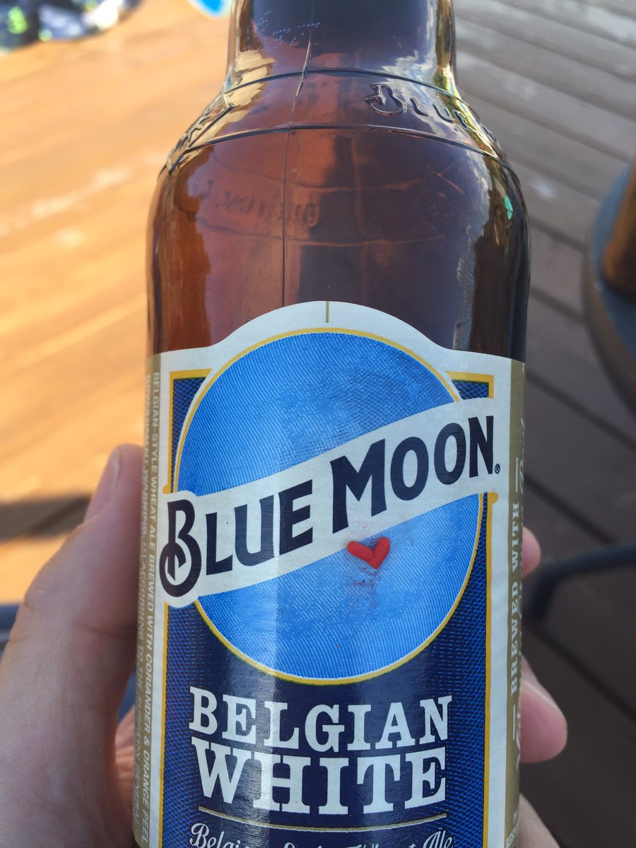 I thought 
<a href="/BlueMoonBrewCo/">Blue Moon Brewing Co</a> added a heart to the logo on the bottle which was so cool. Nope,2 sprinkles. #love