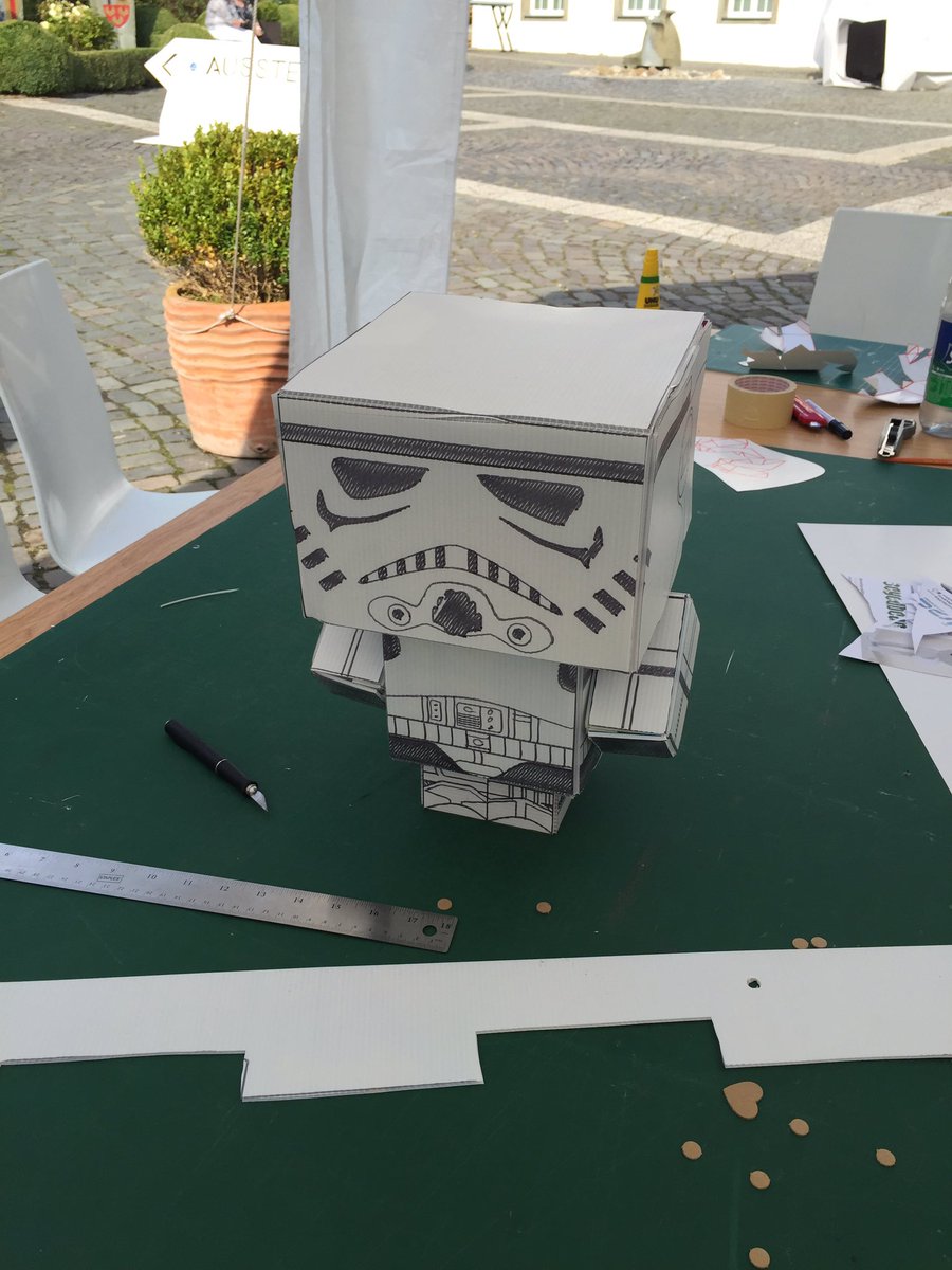 cubeecraft's tweet image. Turned some leftover corrugated cardboard signs into some art #vplotter #polargraph #cubeecraft #papercraft #upcycle