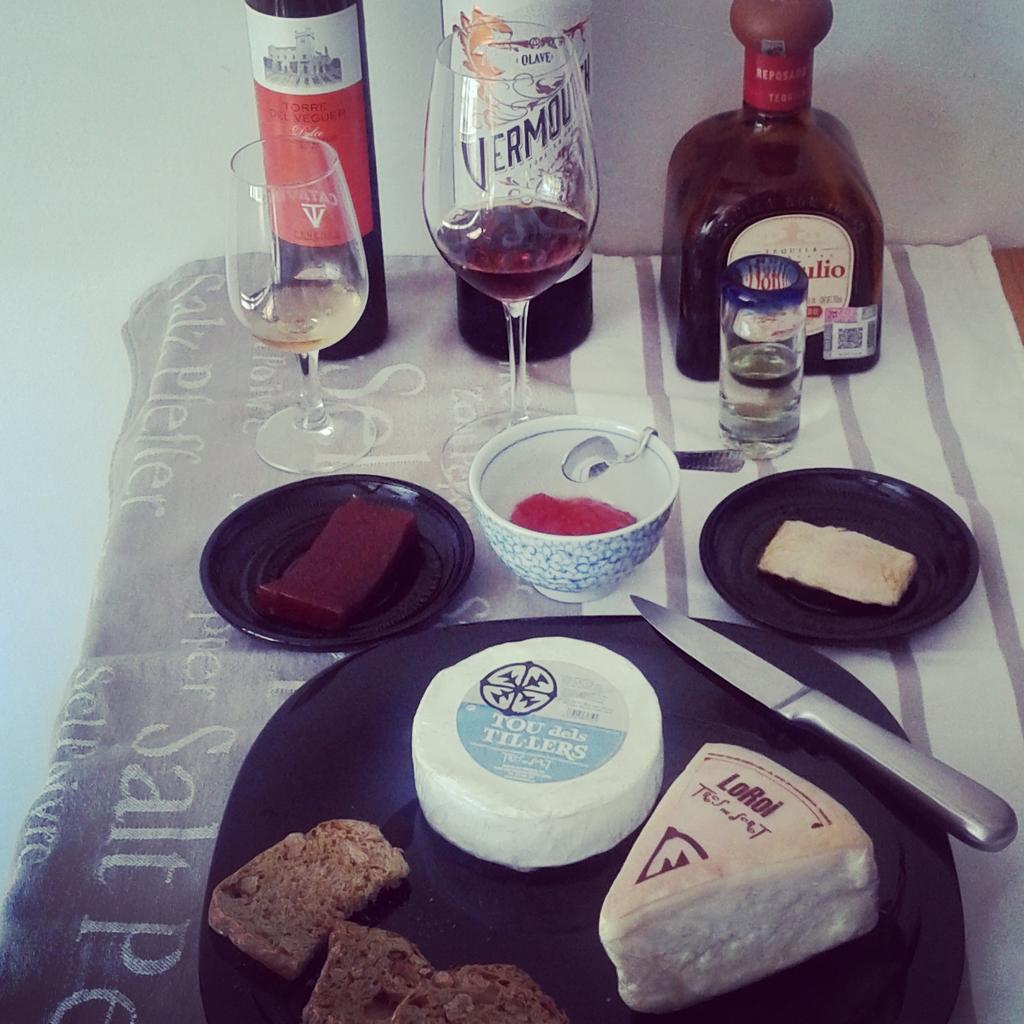 xivitor's tweet image. #quesos #TrosdeSort, #micuit #CanMunnar, #codonyat @casaametller, #mermeladadetomate @LaViejaFabrica... ¿jugamos?