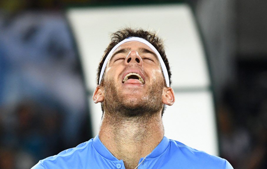 SC_ESPN's tweet photo. #DELPOxESPN Dead Potro: sin aire, dejó todo en cada partido cada vez que escuchó el "Delpoo, Delpooo". ¡RT para él! https://t.co/Qg8lIBNo0l