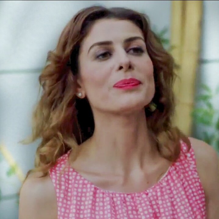 ebruozkans's tweet photo. Minnak 😆🌻
#ebruözkan #ebruozkan #paramparça https://t.co/qLLnnHNqvl