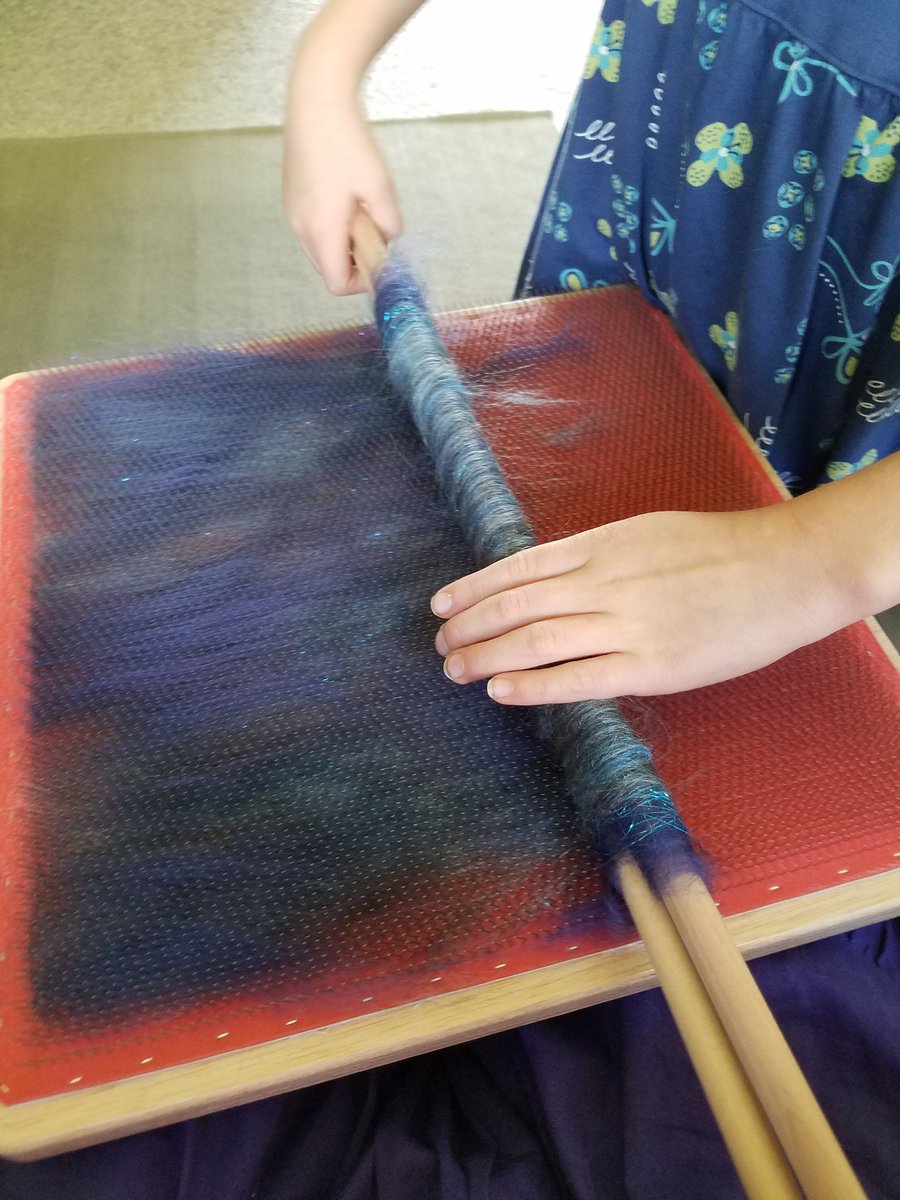 AndreaMielke's tweet photo. DD is loving the blending board! Merino, silk, sparkles, and lots of smiles. #blendingboard #handspinning #fiberprep https://t.co/TZLsBbHHAL