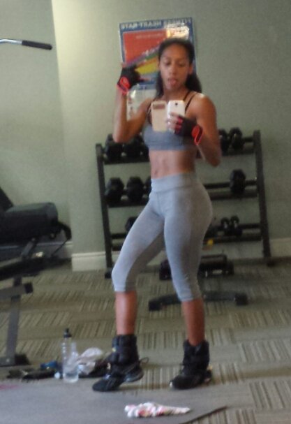 MPluku's tweet photo. Music on blast #TheBlackKeys keeping me happy #TightenUp #cablekickbacks #girlswholift #gohard #liftheavy #gainz https://t.co/mwnHJBSaNf