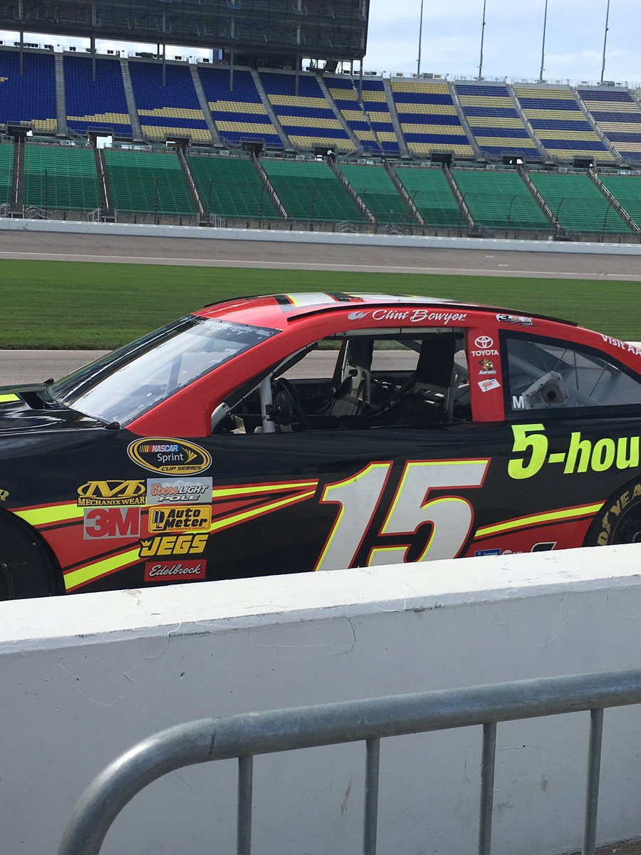 karipeterson08's tweet photo. .@ClintBowyer Representing at KansasSpeedway #15 https://t.co/ruDtlDaKfL