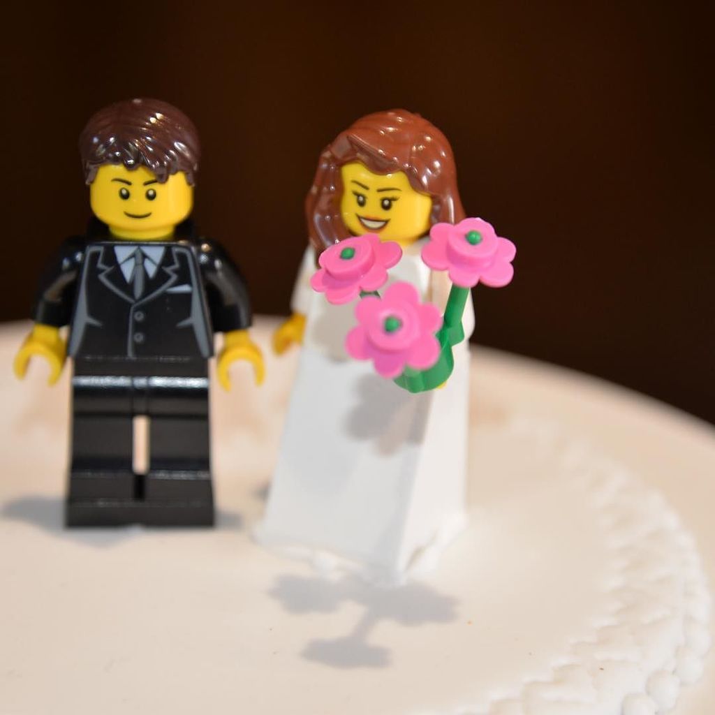 LillibrookeMnr's tweet photo. #Lego #lillibrookeweddings #yourdayyourway #berkshire #caketopper #legominifigures #legobr… https://t.co/Vd6m6NC7S8 https://t.co/0zRi6sydwz