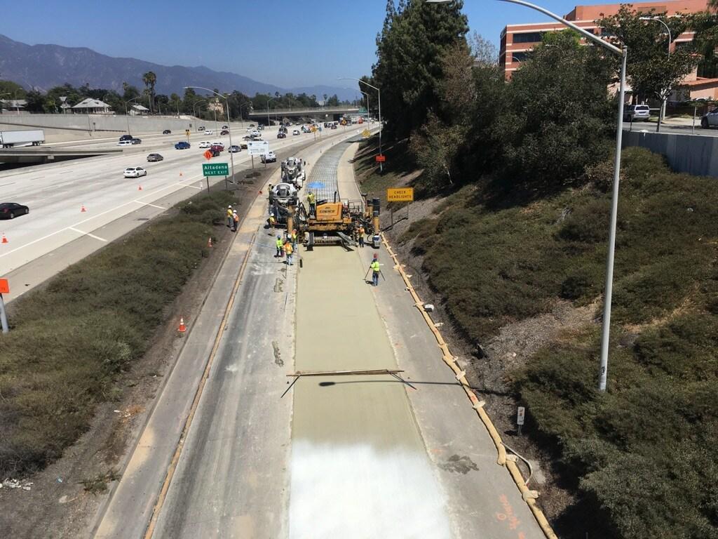 CaltransDist7's tweet image. #RoseJam on schedule for 5am Monday opening. Traffic flowing. Concrete poured &amp;amp; setting. @PasadenaGov @CHPsouthern