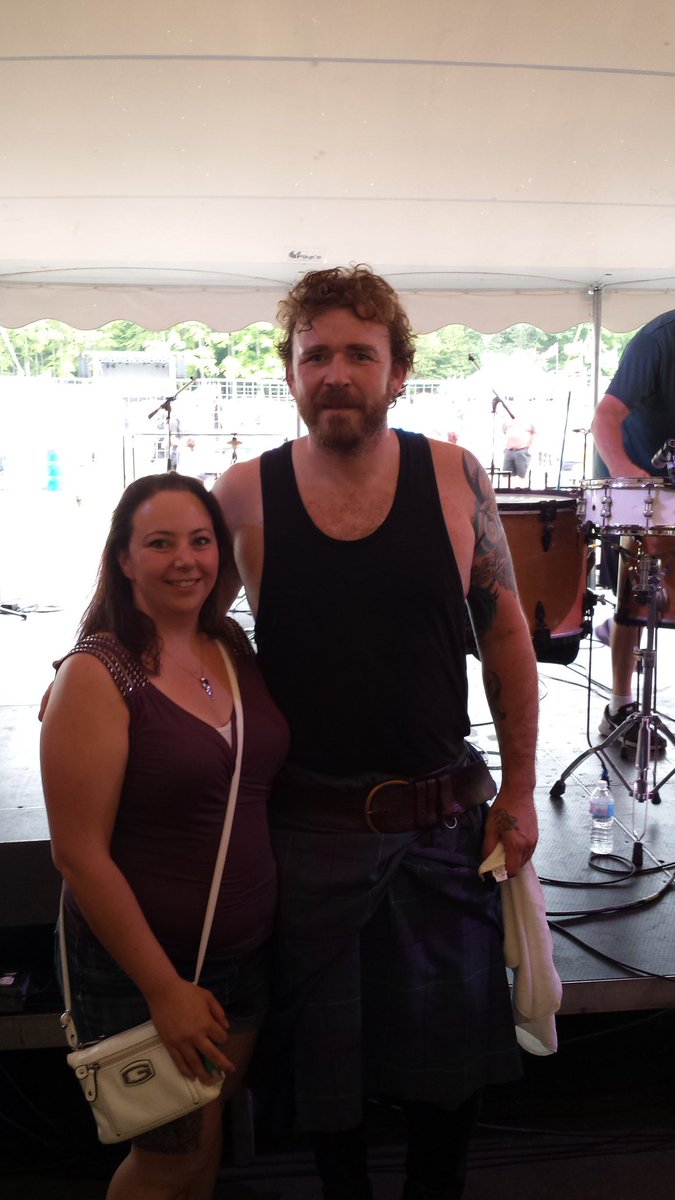TereenaG's tweet photo. I over came my shyness for this! @FergusScotFest @albannachmusic Thank You! #Glasgow #ClanMcLean https://t.co/bcnvoJc8lh