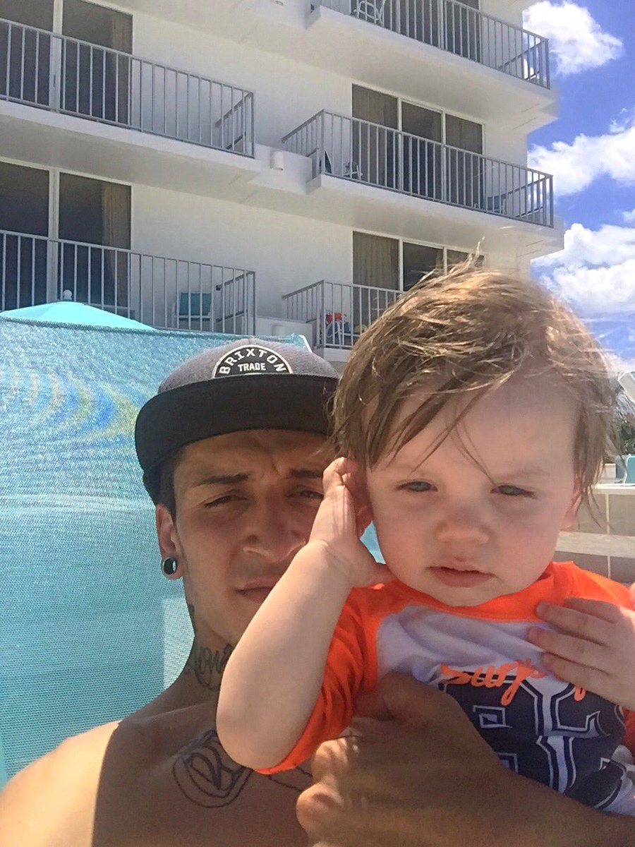 thatssomeshit1's tweet photo. Sitting with stinky by the pool https://t.co/n3ND16ioQh
