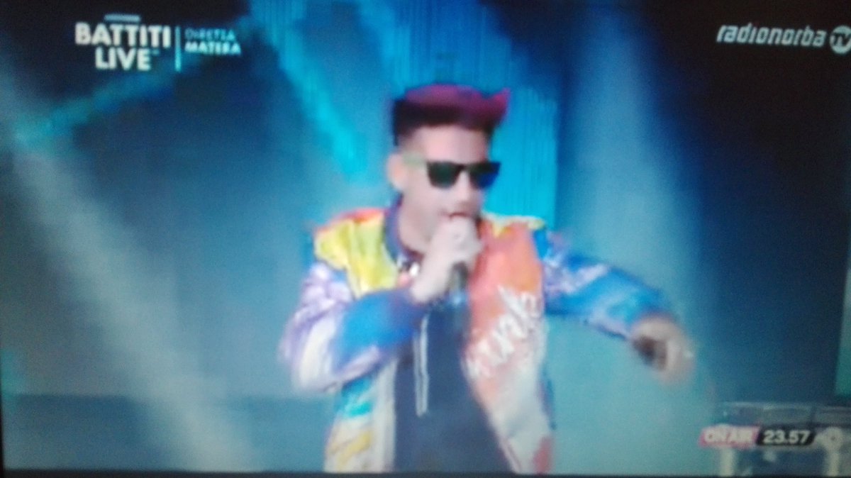 MrNuvoletto's tweet photo. Quanto hai spaccato @fin2danti ?!! Avanti così! #DecaDantismo #TwoFingerzUp #battitilive https://t.co/DfVDsdEhf8