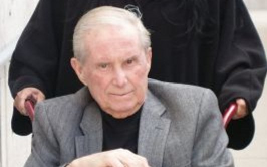 Newsday's tweet photo. Ex-planning commissioner received $2M from developer while reviewing project, docs show https://t.co/Pw24uEyUbo https://t.co/NJeLKtoAIv