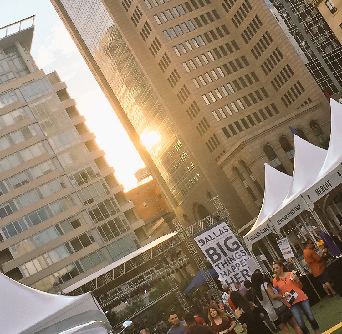 theempoweredmom's tweet photo. Incredible start to @DFW_RW at #DFWRWfest! @visit_dallas @bettylovell benefits @ntfb @LenaPopeFW @DFWFoodAndWine https://t.co/VYj7N4Pe1c