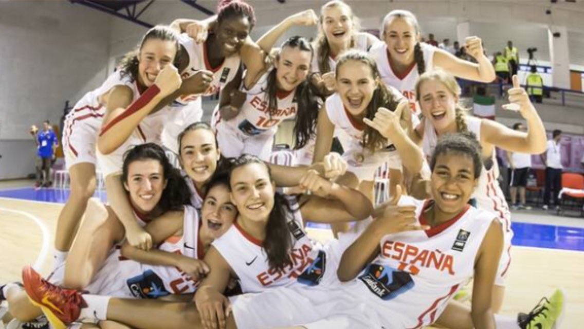 cdroquetasbc's tweet photo. Gracias @Lola_718 por habernos hecho disfrutar de este maravilloso deporte.
Campeona de Europa #U16F. https://t.co/Njeif2OqhZ