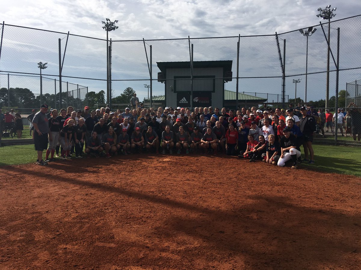 UWA_Softball's tweet photo. What an absolutely amazing day, it is a GREAT day to be a TIGER! https://t.co/vbnkShyM43
